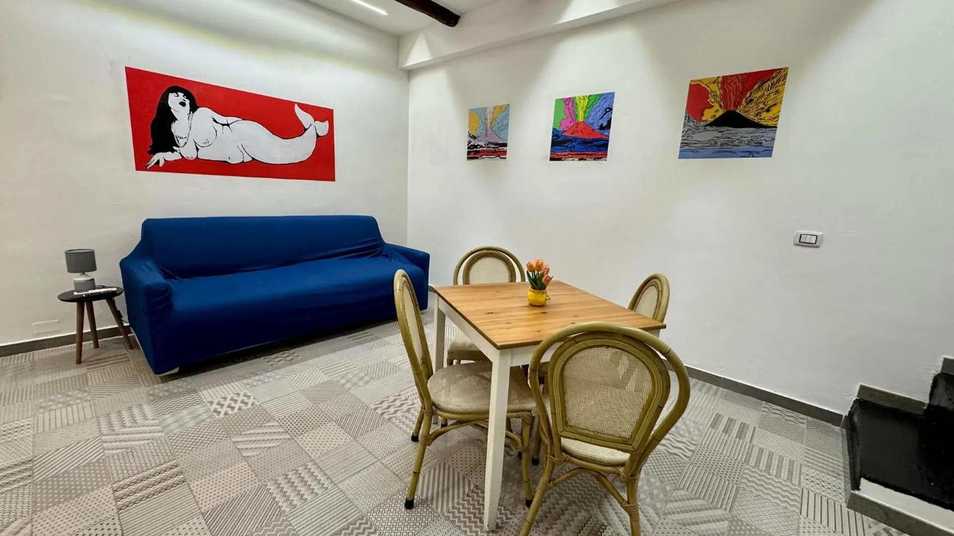 Very Central Apartment Неаполь 0*,  Италия