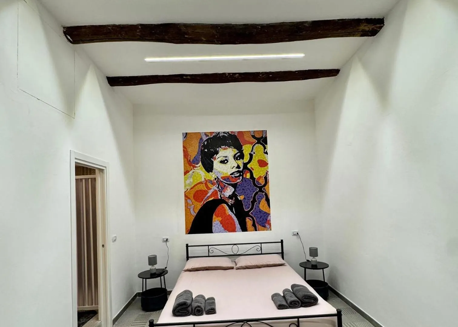 Very Central Apartment Naples Italy